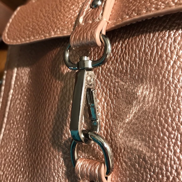 Just Fab NWOT Metallic crossbody Never Worn - Picture 6 of 6